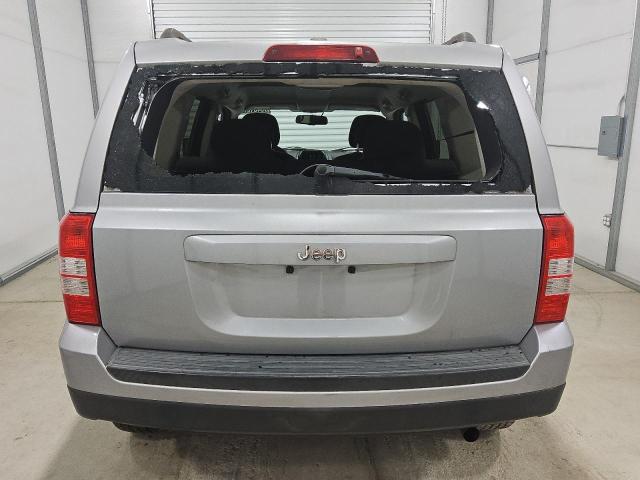 1C4NJPBA6HD211788 - 2017 JEEP PATRIOT SPORT SILVER photo 6