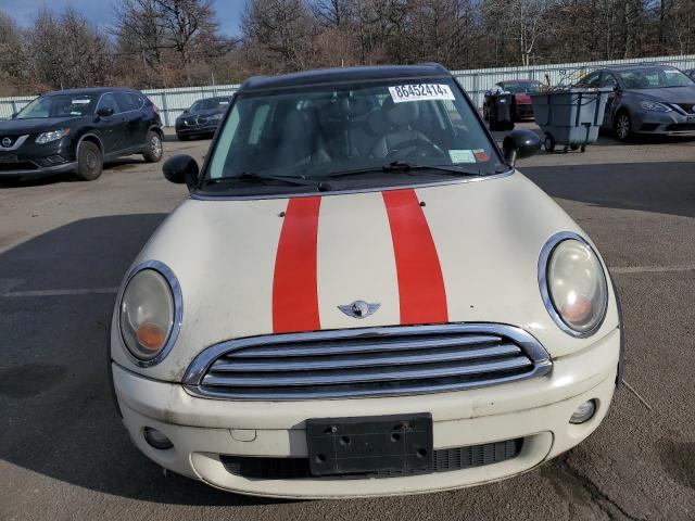 WMWML33569TX34166 - 2009 MINI COOPER CLUBMAN CREAM photo 5