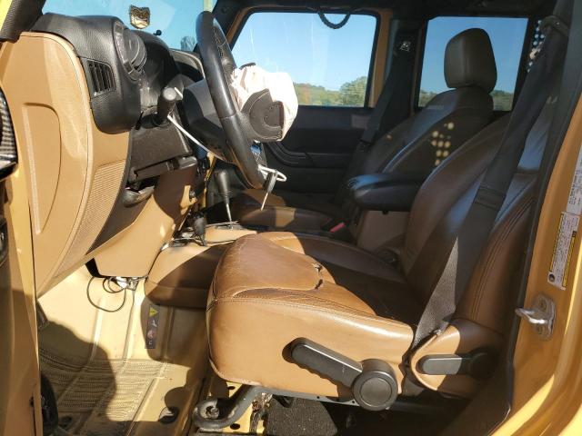 1C4HJWEG5DL684170 - 2013 JEEP WRANGLER U SAHARA Jaune photo 7
