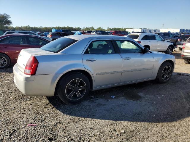 2C3JA43R15H528950 - 2005 CHRYSLER 300 SILVER photo 3