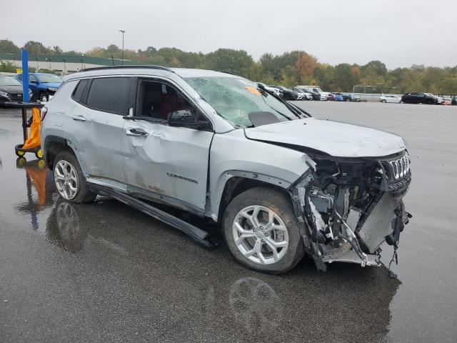3C4NJDBN2RT154650 - 2024 JEEP COMPASS LATITUDE 银色 照片 4