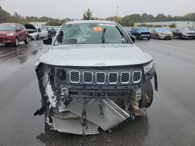 3C4NJDBN2RT154650 - 2024 JEEP COMPASS LATITUDE 银色 照片 5