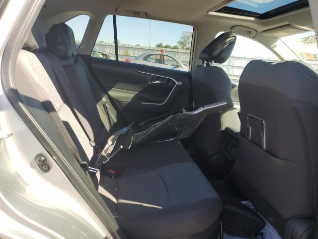 4T3RWRFV8NU059829 - 2022 TOYOTA RAV4 XLE 银色 照片 11