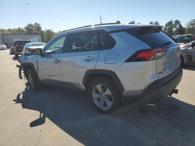 4T3RWRFV8NU059829 - 2022 TOYOTA RAV4 XLE 银色 照片 2