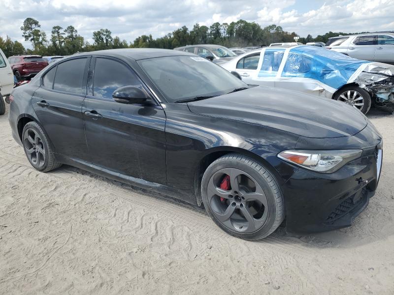 ZARFAEDN4H7551101 - 2017 ALFA ROMEO GIULIA Q4 Czarny zdjęcie 4