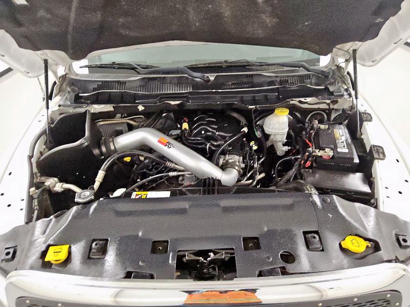 1C6RR6FGXJS336420 - 2018 RAM 1500 ST Blanc photo 11