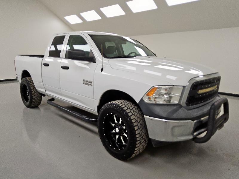 1C6RR6FGXJS336420 - 2018 RAM 1500 ST Blanc photo 4