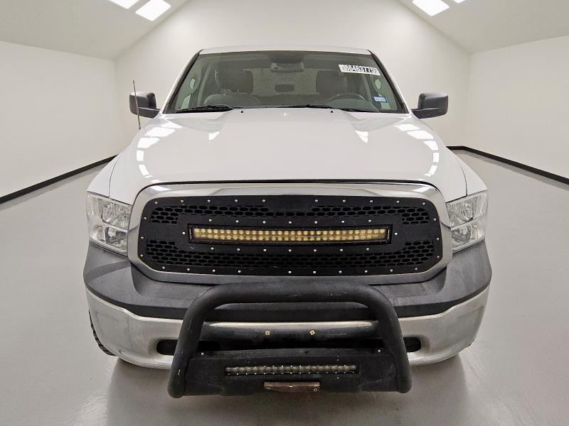 1C6RR6FGXJS336420 - 2018 RAM 1500 ST Blanc photo 5