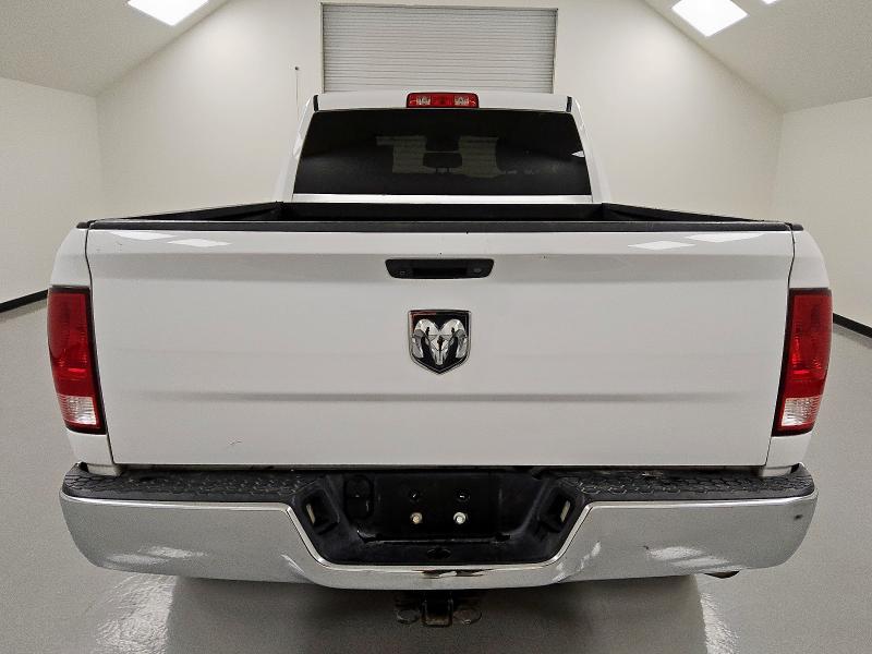1C6RR6FGXJS336420 - 2018 RAM 1500 ST Blanc photo 6