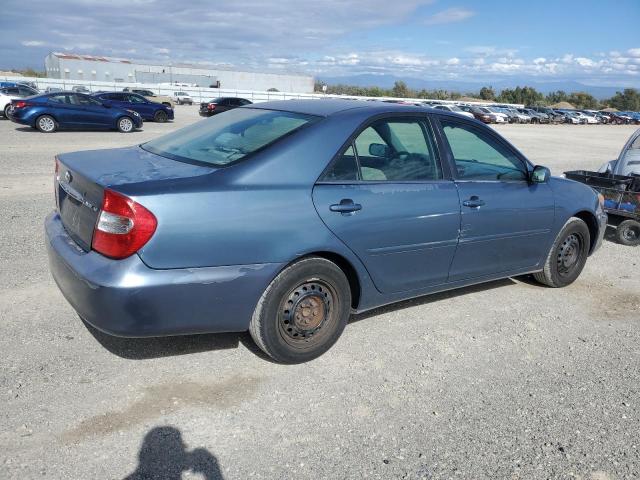 4T1BE32K13U747870 - 2003 TOYOTA CAMRY LE BLUE photo 3