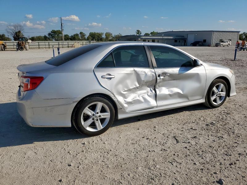 4T1BF1FK6EU748818 - 2014 TOYOTA CAMRY L 银色 照片 3