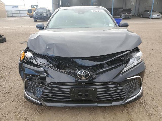 4T1FZ1AK2MU056327 - 2021 TOYOTA CAMRY XLE BLACK photo 5