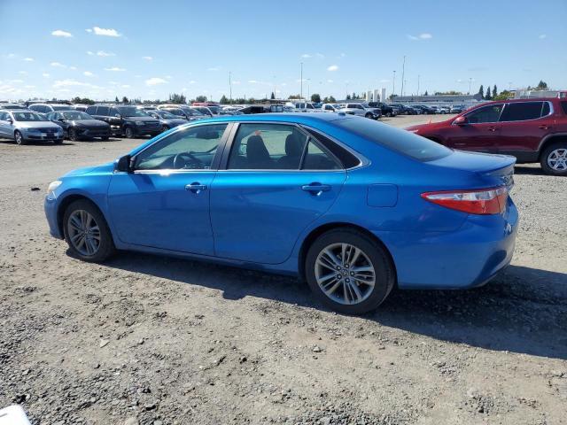 4T1BF1FK5HU695808 - 2017 TOYOTA CAMRY LE 蓝色 照片 2