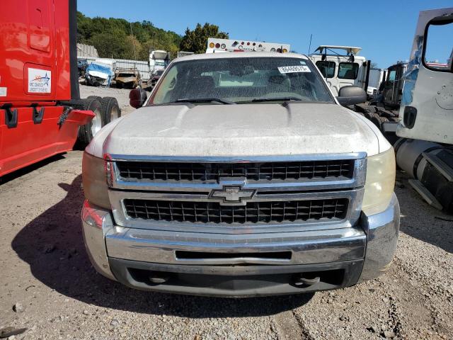 1GCHC23KX8F210973 - 2008 CHEVROLET SILVERADO C2500 HEAVY DUTY WHITE photo 5