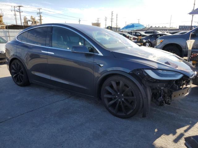 5YJXCDE29JF092218 - 2018 TESLA MODEL X GRAY photo 4