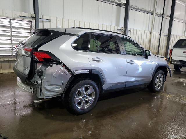 2T3P1RFV1LC102024 - 2020 TOYOTA RAV4 XLE SILVER photo 3