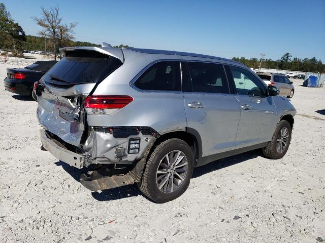 5TDJZRFH9KS710056 - 2019 TOYOTA HIGHLANDER SE 银色 照片 3