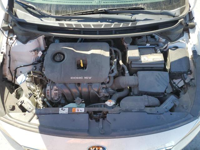 3KPFK4A76JE168564 - 2018 KIA FORTE LX WHITE photo 11