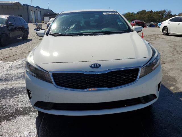 3KPFK4A76JE168564 - 2018 KIA FORTE LX WHITE photo 5
