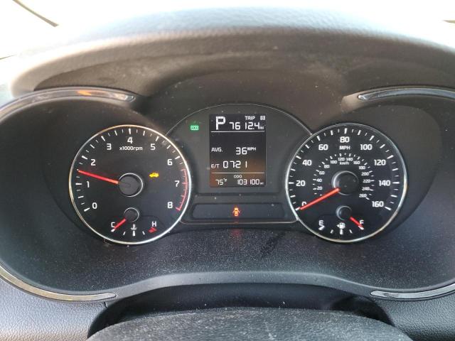 3KPFK4A76JE168564 - 2018 KIA FORTE LX WHITE photo 9