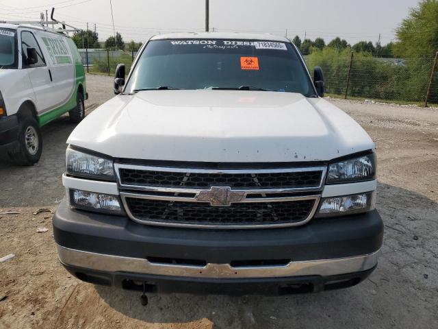 1GCHK232X6F110873 - 2006 CHEVROLET SILVERADO K2500 HEAVY DUTY WHITE photo 5
