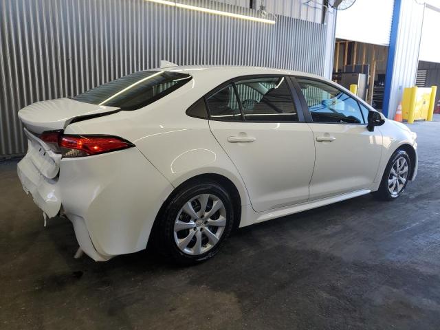5YFEPMAE5NP286220 - 2022 TOYOTA COROLLA LE WHITE photo 3