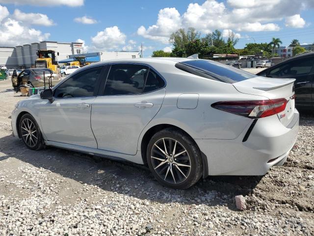 4T1G11AK9RU257516 - 2024 TOYT CAMRY SE NIGHT SHADE SILVER photo 2