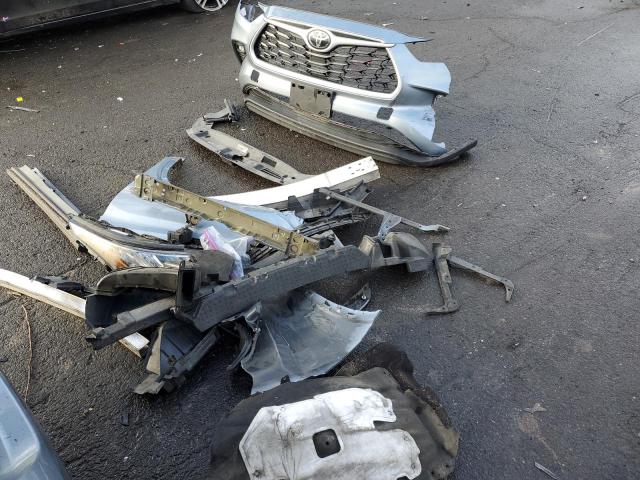 5TDHZRBH6LS028399 - 2020 TOYOTA HIGHLANDER XLE BLUE photo 13