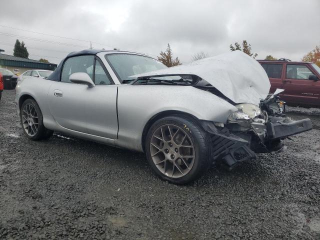 JM1NB353840402455 - 2004 MAZDA MX-5 MIATA BASE SILVER photo 4