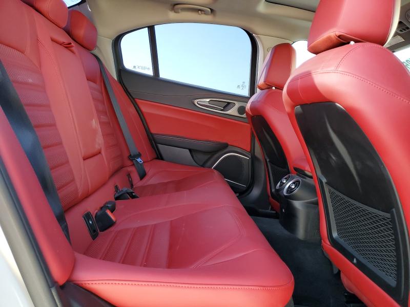 ZARFAECN8J7581290 - 2018 ALFA ROMEO GIULIA TI Blanc photo 10