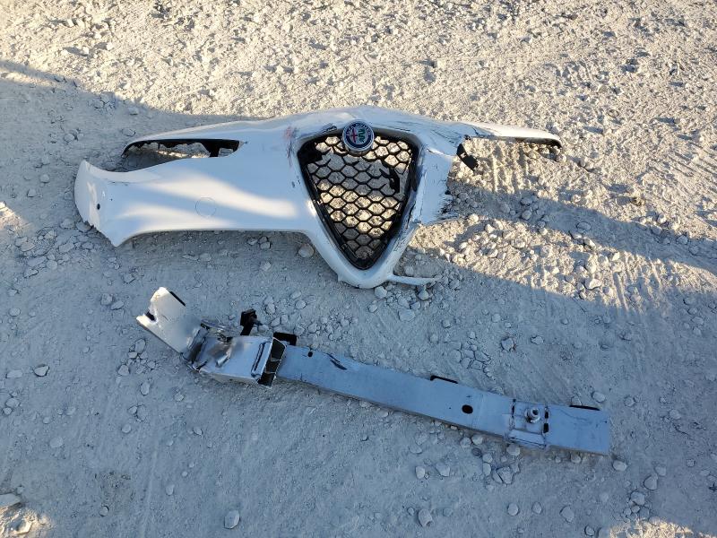 ZARFAECN8J7581290 - 2018 ALFA ROMEO GIULIA TI Blanc photo 12