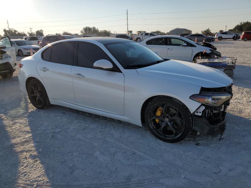 ZARFAECN8J7581290 - 2018 ALFA ROMEO GIULIA TI Blanc photo 4