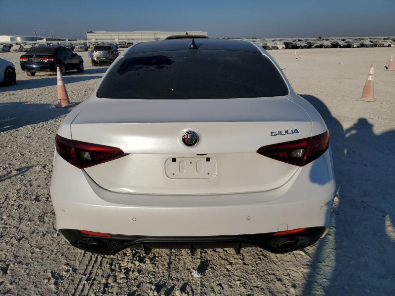 ZARFAECN8J7581290 - 2018 ALFA ROMEO GIULIA TI Blanc photo 6