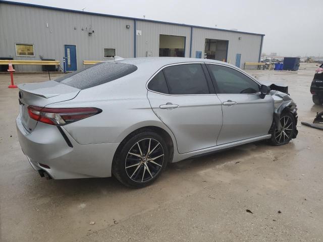 4T1G11AKXRU192207 - 2024 TOYOTA CAMRY SE NIGHT SHADE SILVER photo 3