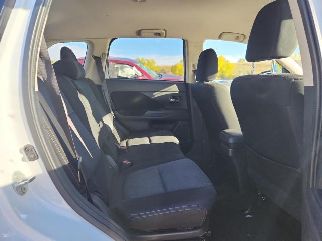 JA4AD2A31GZ054002 - 2016 MITSUBISHI OUTLANDER ES თეთრი ფოტო 11