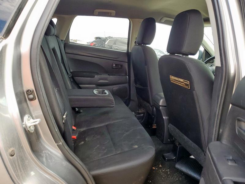 4A4AP3AU8FE029625 - 2015 MITSUBISHI OUTLANDER ES SILVER photo 11