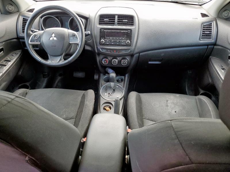 4A4AP3AU8FE029625 - 2015 MITSUBISHI OUTLANDER ES SILVER photo 8