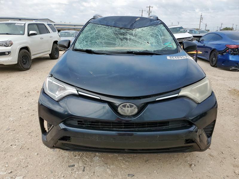 2T3ZFREV7HW314184 - 2017 TOYOTA RAV4 LE Зелений фото 5