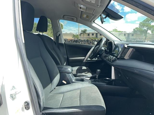 JTMZFREV0JJ181286 - 2018 TOYOTA RAV4 LE Ақ фото 5