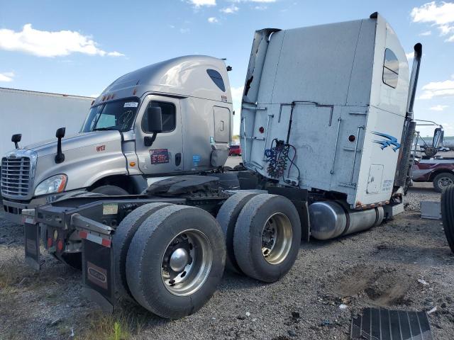 1FUJAPCK27DY04187 - 2007 FREIGHTLINER CONVENTION FLD132 XL CLASSIC WHITE photo 4