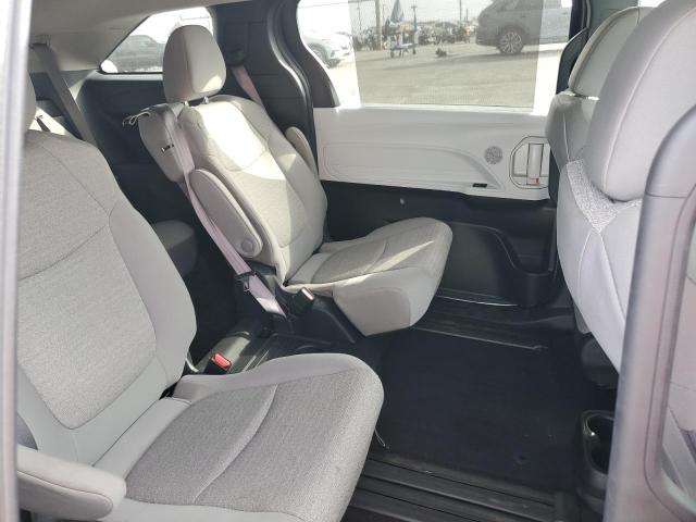 5TDBRKEC6SS263705 - 2025 TOYOTA SIENNA LE GRAY photo 11