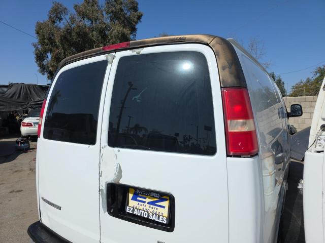 1GCFG15X071102744 - 2007 CHEVROLET EXPRESS G1 WHITE photo 4