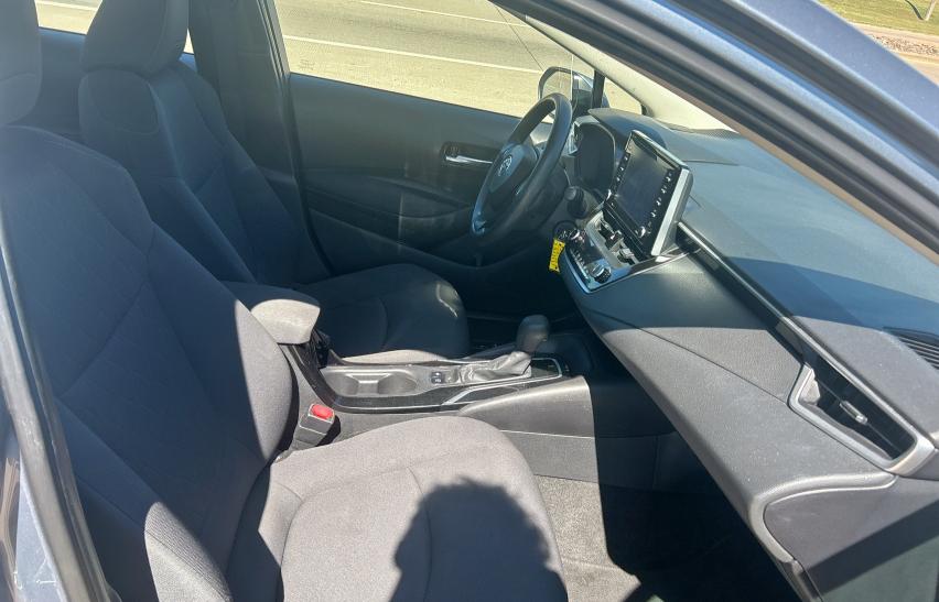 5YFEPMAE3MP200868 - 2021 TOYOTA COROLLA LE BLUE photo 5