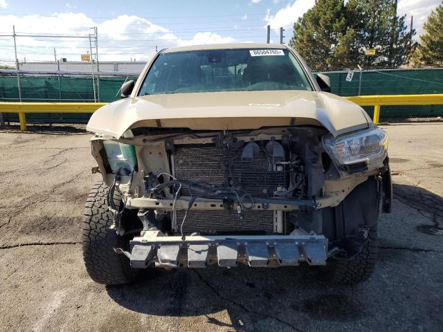 3TMCZ5AN8JM124252 - 2018 TOYOTA TACOMA DOUBLE CAB 棕色 照片 5