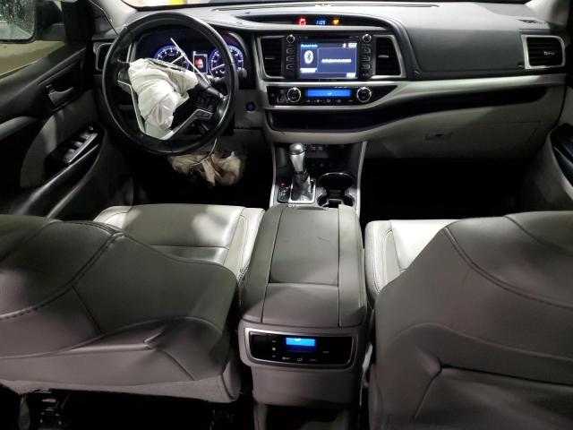 5TDJZRFH1JS529175 - 2018 TOYOTA HIGHLANDER SE SILVER photo 8