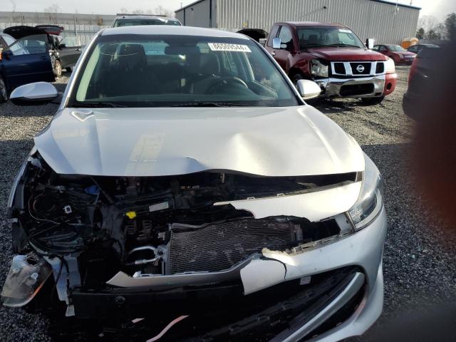 3KPA24AD2LE284881 - 2020 KIA RIO LX SILVER photo 5