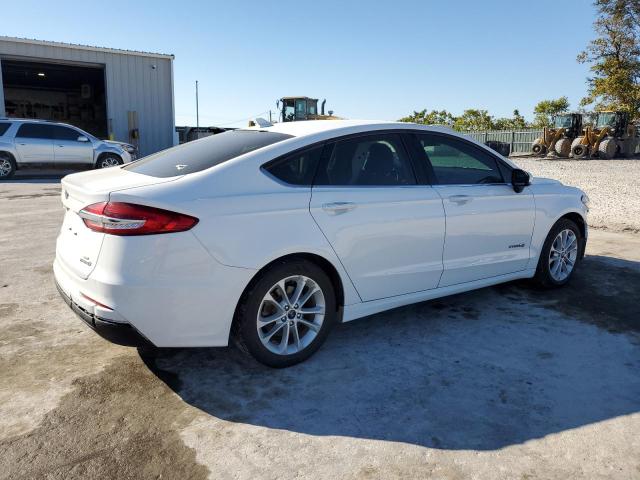 3FA6P0LU0KR220977 - 2019 FORD FUSION SE Blanc photo 3