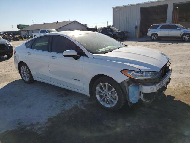 3FA6P0LU0KR220977 - 2019 FORD FUSION SE Blanc photo 4