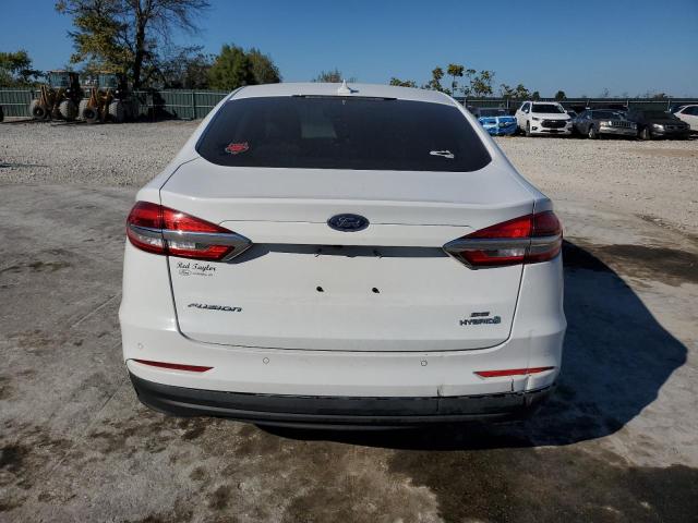 3FA6P0LU0KR220977 - 2019 FORD FUSION SE Blanc photo 6