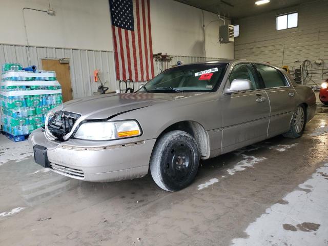 2003 LINCOLN TOWN CAR SIGNATURE, 